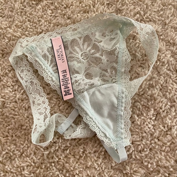 Victoria’s Secret Lace V String Panty NWOT - Picture 2 of 3